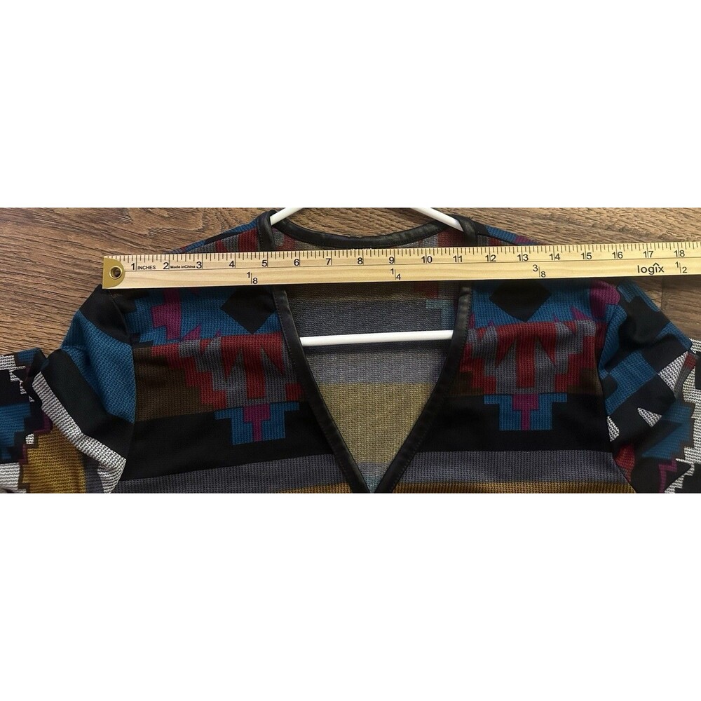 Kaktus Southwestern Aztec Tunic Top M Boho Western Faux Leather Trim V-Neck - Picture 8 of 10